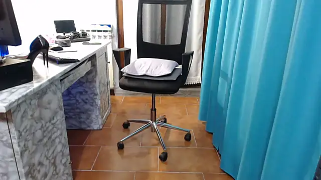 Snapshot of Miss-Mikaele chatting on February 17, 2025, 9:30 pm Miss-Mikaele online show from February 17, 2025, 9:30 pm