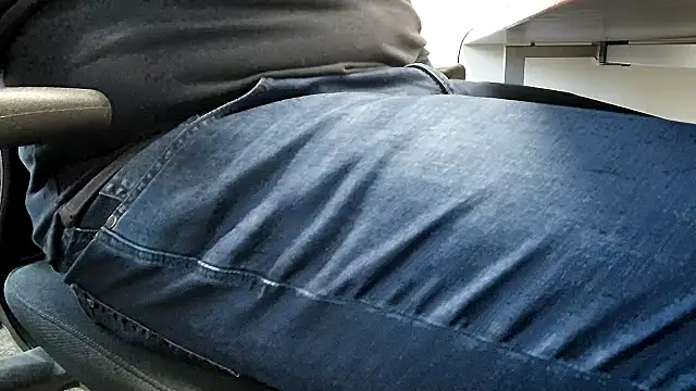 Snapshot of 69bezfleku chatting on October 23, 2025, 6:13 am 69bezfleku online show from October 23, 2025, 6:13 am