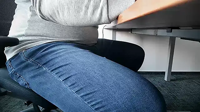 Snapshot of 69bezfleku chatting on October 30, 2025, 7:10 am 69bezfleku online show from October 30, 2025, 7:10 am