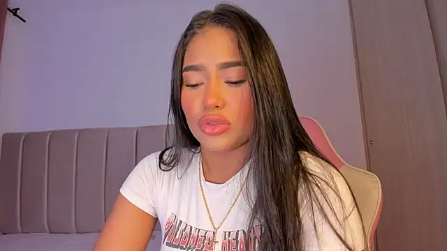 Snapshot of isa_bunny chatting on October 25, 2025, 2:19 am isa bunny online show from October 25, 2025, 2:19 am