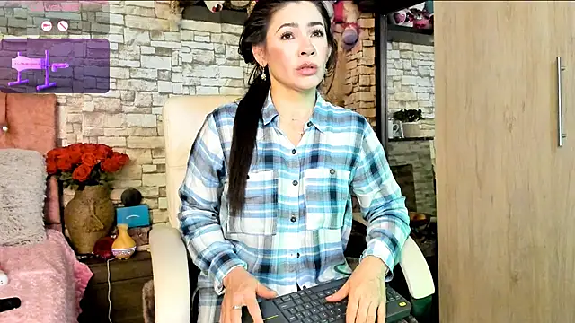 Carla expit online show from May 6, 2026, 12:19 am