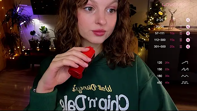 Snapshot of AliceKingsleigh chatting on January 19, 2025, 1:43 am AliceKingsleigh online show from January 19, 2025, 1:43 am