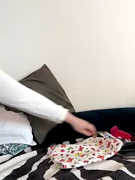 Patriciamoura69 online show from September 26, 2025, 6:45 pm