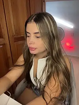 Snapshot of Miss_valeriaa chatting on March 6, 2026, 9:44 pm Miss valeriaa online show from March 6, 2026, 9:44 pm
