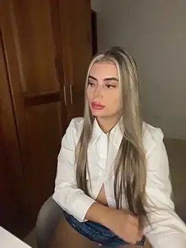 Snapshot of Miss_valeriaa chatting on May 4, 2026, 11:45 pm Miss valeriaa online show from May 4, 2026, 11:45 pm