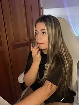 Miss valeriaa online show from July 8, 2026, 8:57 pm