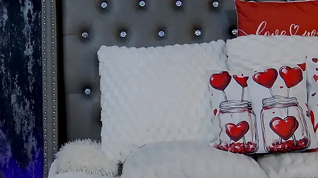 Snapshot of IsabelleEthan chatting on February 6, 2025, 9:00 am IsabelleEthan online show from February 6, 2025, 9:00 am