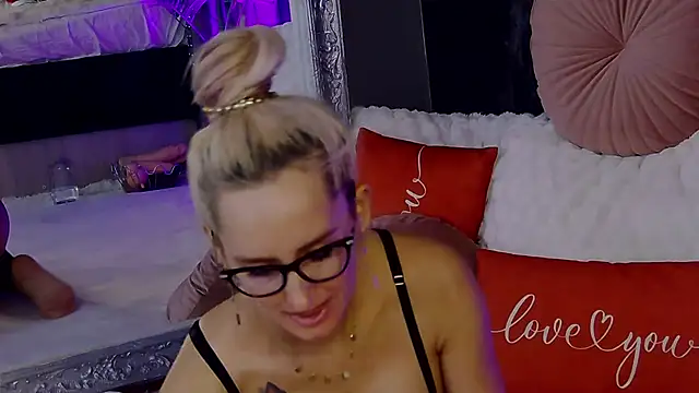 Snapshot of IsabelleEthan chatting on October 7, 2025, 1:14 am IsabelleEthan online show from October 7, 2025, 1:14 am