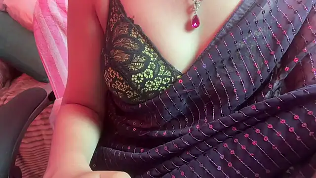 Snapshot of Queen_Angelena chatting on February 12, 2026, 4:40 am Queen Angelena online show from February 12, 2026, 4:40 am