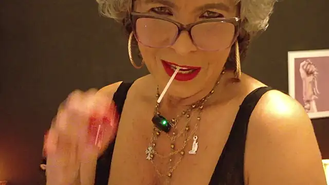 Snapshot of milfettefab chatting on February 28, 2026, 12:11 am milfettefab online show from February 28, 2026, 12:11 am