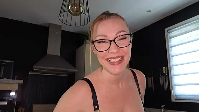 Snapshot of Sacha-xx chatting on January 15, 2026, 12:54 pm Sacha-xx online show from January 15, 2026, 12:54 pm