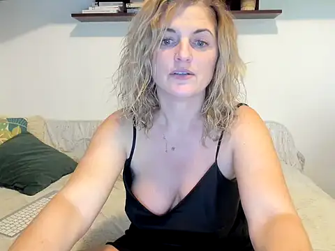 Snapshot of Jadore_able chatting on January 16, 2025, 7:28 am Jadore able online show from January 16, 2025, 7:28 am