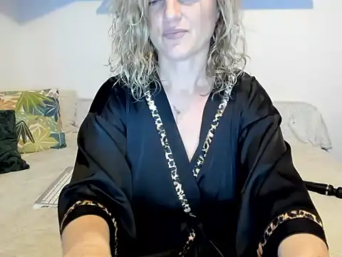 Snapshot of Jadore_able chatting on February 5, 2025, 5:41 am Jadore able online show from February 5, 2025, 5:41 am