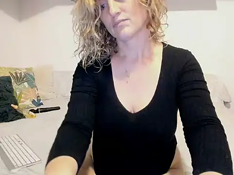 Snapshot of Jadore_able chatting on February 8, 2025, 5:51 am Jadore able online show from February 8, 2025, 5:51 am