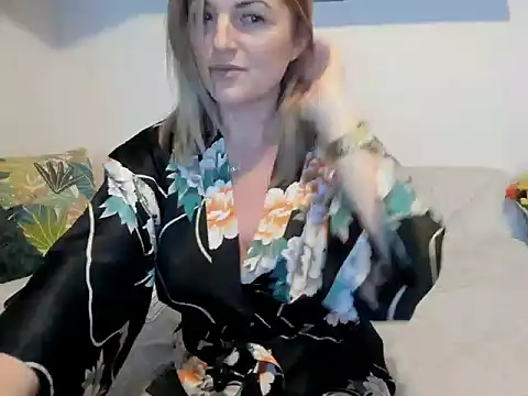 Snapshot of Jadore_able chatting on February 15, 2025, 4:25 am Jadore able online show from February 15, 2025, 4:25 am