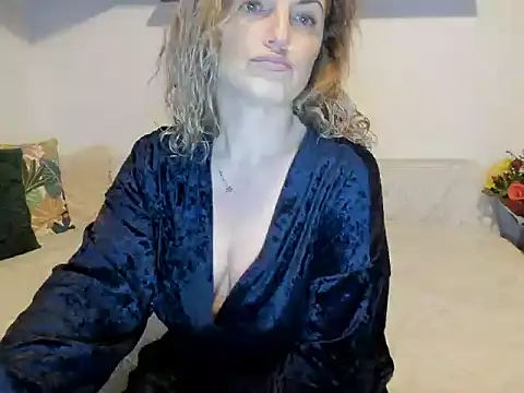 Snapshot of Jadore_able chatting on February 20, 2025, 2:40 am Jadore able online show from February 20, 2025, 2:40 am