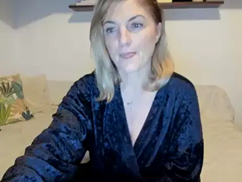 Snapshot of Jadore_able chatting on March 4, 2025, 2:38 am Jadore able online show from March 4, 2025, 2:38 am