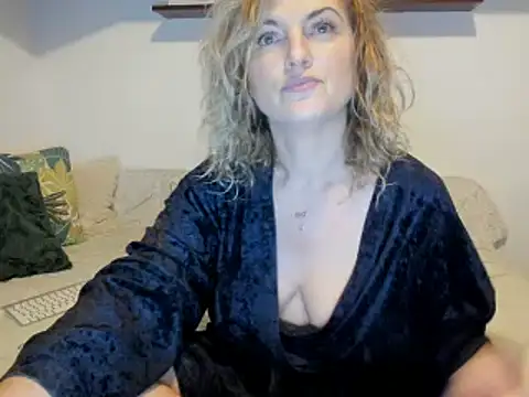 Snapshot of Jadore_able chatting on March 12, 2025, 3:24 am Jadore able online show from March 12, 2025, 3:24 am