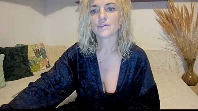 Snapshot of Jadore_able chatting on October 28, 2025, 2:37 am Jadore able online show from October 28, 2025, 2:37 am