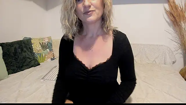 Snapshot of Jadore_able chatting on November 20, 2025, 3:07 am Jadore able online show from November 20, 2025, 3:07 am