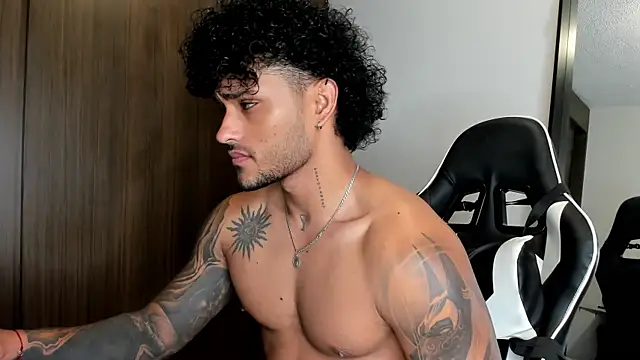 Snapshot of Alessandro_Vanni chatting on January 6, 2025, 12:16 am Alessandro Vanni online show from January 6, 2025, 12:16 am