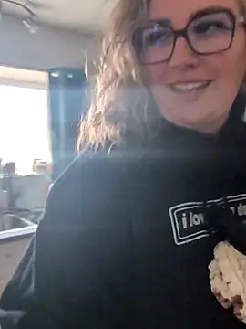 Snapshot of Canadian_BBW chatting on March 9, 2026, 9:52 pm Canadian BBW online show from March 9, 2026, 9:52 pm