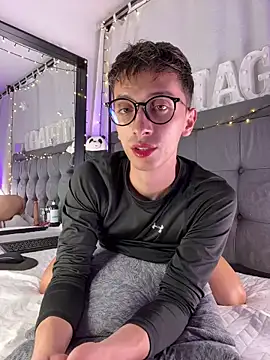 Thiago jones online show from March 12, 2025, 9:56 pm