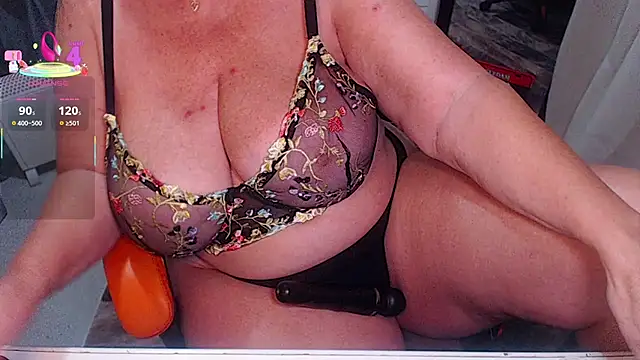 Snapshot of BigBoGcup chatting on November 4, 2025, 7:35 pm BigBoGcup online show from November 4, 2025, 7:35 pm