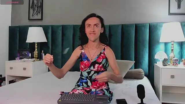 Snapshot of Karol_fenixx chatting on January 9, 2025, 4:19 am Karol fenixx online show from January 9, 2025, 4:19 am