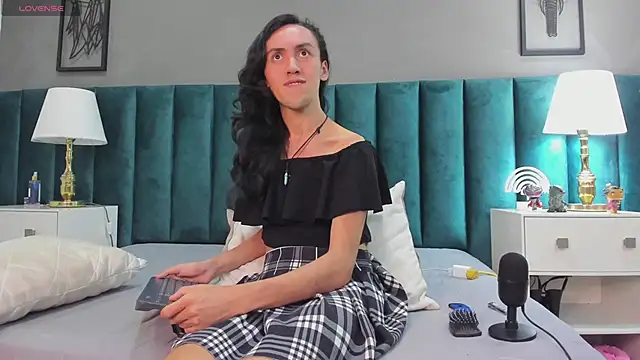 Snapshot of Karol_fenixx chatting on February 6, 2025, 7:24 am Karol fenixx online show from February 6, 2025, 7:24 am