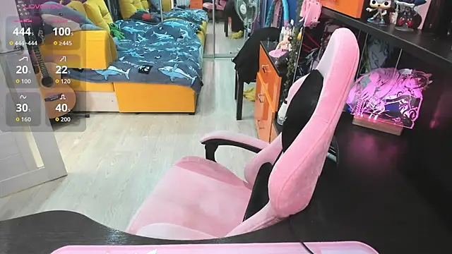 Softie Sofy online show from October 15, 2025, 5:18 am