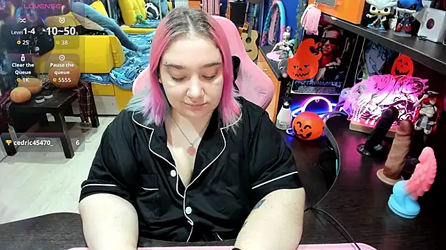 Softie Sofy online show from October 30, 2025, 2:24 am