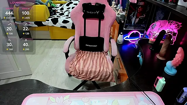 Softie Sofy online show from November 13, 2025, 3:38 am