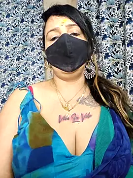 cute-tanvi online show from January 14, 2026, 1:33 am