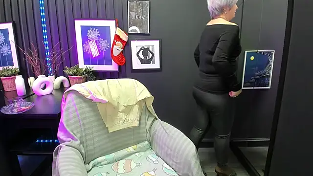 Snapshot of CarmenSoft chatting on January 5, 2026, 8:45 pm CarmenSoft online show from January 5, 2026, 8:45 pm