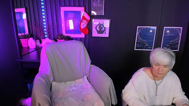 Snapshot of CarmenSoft chatting on January 9, 2026, 8:43 pm CarmenSoft online show from January 9, 2026, 8:43 pm