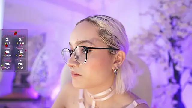 DalahiaRush online show from February 4, 2025, 2:43 pm