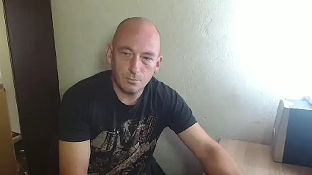 Snapshot of Johan___Barker chatting on November 3, 2025, 12:39 pm Johan Barker online show from November 3, 2025, 12:39 pm