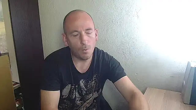 Snapshot of Johan___Barker chatting on November 8, 2025, 1:11 pm Johan Barker online show from November 8, 2025, 1:11 pm