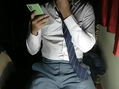 Snapshot of aloneboy1996 chatting on January 5, 2026, 6:44 pm aloneboy1996 online show from January 5, 2026, 6:44 pm