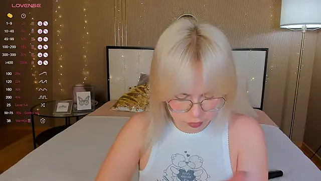 Snapshot of bellatip chatting on October 31, 2025, 12:33 am bellatip online show from October 31, 2025, 12:33 am