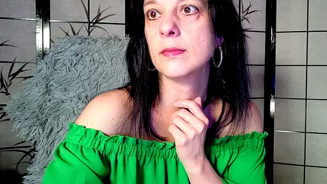  Sweetlonglips  online show from October 24, 2025, 4:31 am