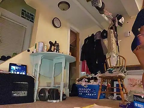 MaddisonX online show from November 3, 2025, 9:21 am