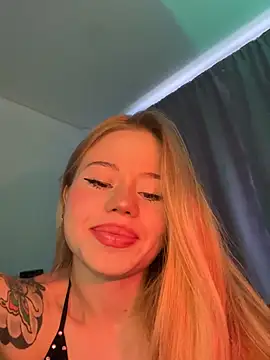 Snapshot of curchez_ chatting on December 31, 2024, 7:29 pm curchez online show from December 31, 2024, 7:29 pm