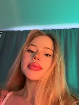 Snapshot of curchez_ chatting on February 11, 2025, 9:14 pm curchez online show from February 11, 2025, 9:14 pm
