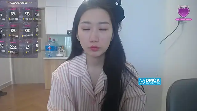 Snapshot of Asiagirll chatting on December 18, 2025, 1:11 am Asiagirll online show from December 18, 2025, 1:11 am