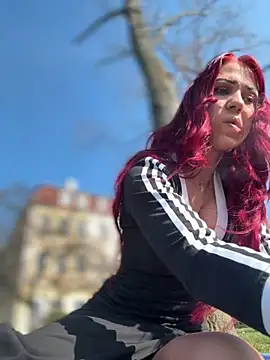 Pia July  online show from March 7, 2026, 12:24 pm