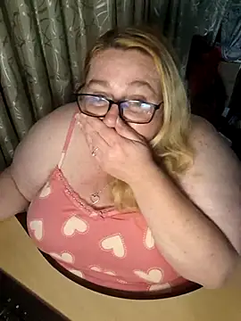 Snapshot of Iceprincess2bad4u chatting on January 14, 2026, 6:24 pm Iceprincess2bad4u online show from January 14, 2026, 6:24 pm