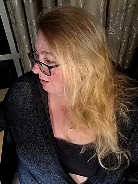 Snapshot of Iceprincess2bad4u chatting on February 12, 2026, 6:14 pm Iceprincess2bad4u online show from February 12, 2026, 6:14 pm