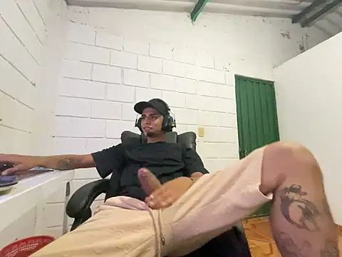 Max TheHorseDick online show from November 8, 2025, 10:52 pm